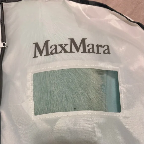 MaxMara Light Blue Trench Coat with Fur Accents - Picture 3 of 6